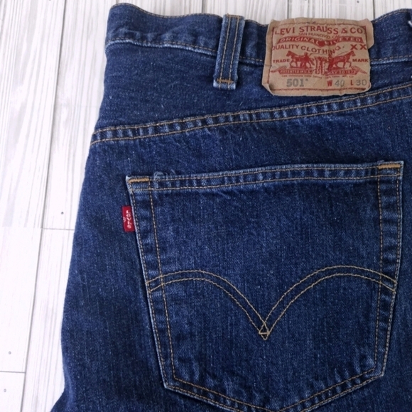 Levi's 501 Distressed Denim Cut Off Red Tab Jean Shorts in Stark Blue Size 40 - Picture 13 of 13